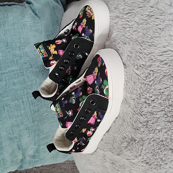 Ground Up Official Nintendo Super Mario Shoes - Picture 2 of 15